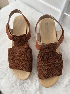 Women's Brown Textured Slingback Sandals